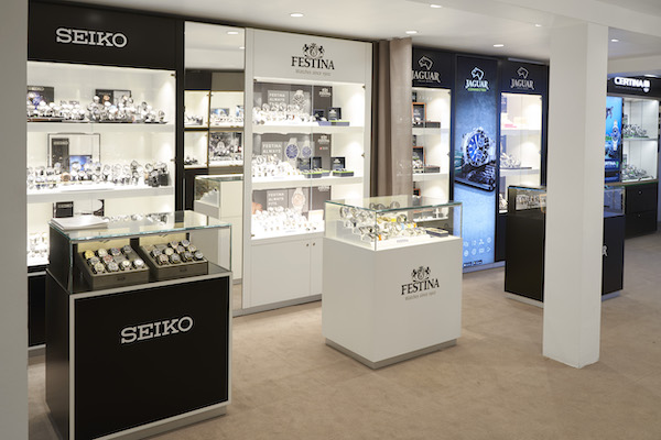 Miksi sinun pitäisi ostaa kelloja valtuutetulta jälleenmyyjältä