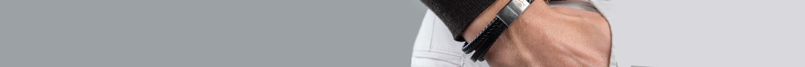 Nahkaiset rannekorut