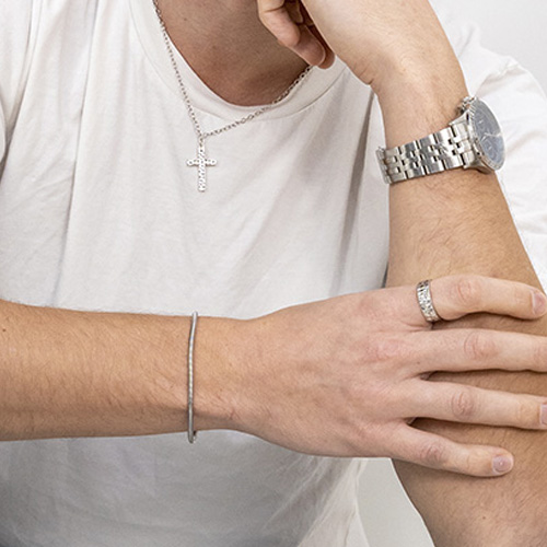 Teräksiset rannekorut