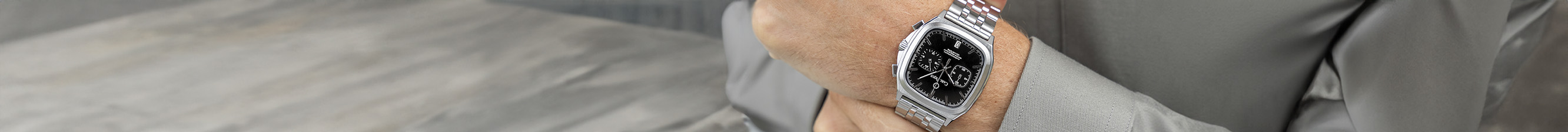 Neliskanttiset kellot