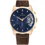 Tommy Hilfiger Baker 1710453 kello, jossa on Sininen kellotaulu ja halkaisijaltaan 44 mm kotelo ja Nahka ranneke hihna, jonka väri on Ruskea