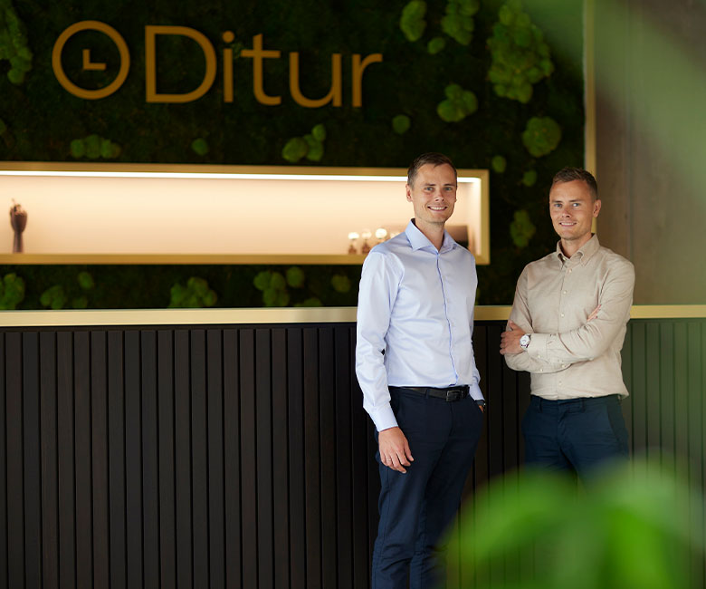 Kasper ja Mikkel Diturin Hasselagerin myym&auml;l&auml;ss&auml;